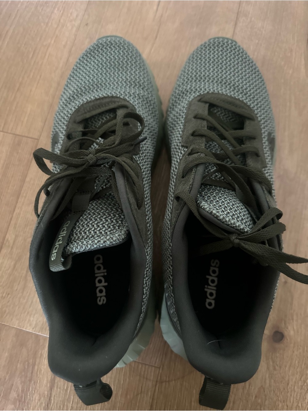 Men’s Adidas 11.5 - Picture 3 of 4